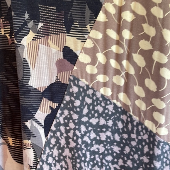 LOGO Tunic - Picture 2 of 4